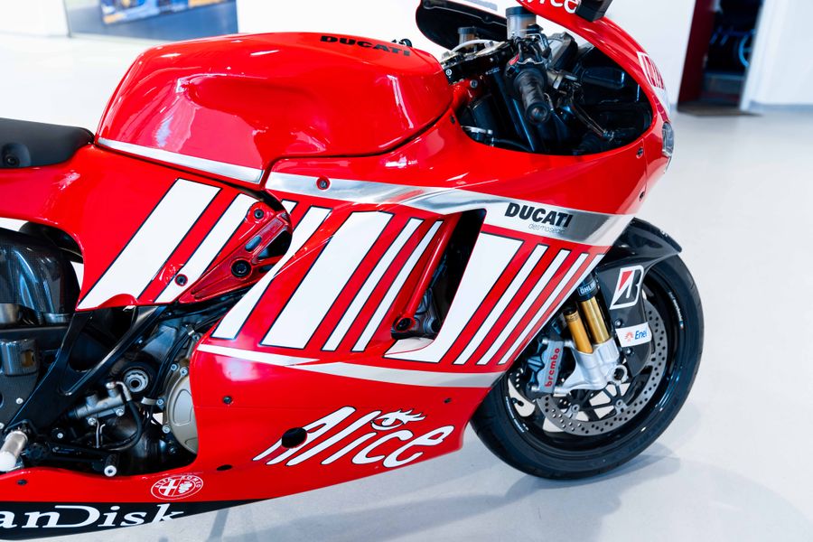 Ducati Desmosedici RR Team Version
