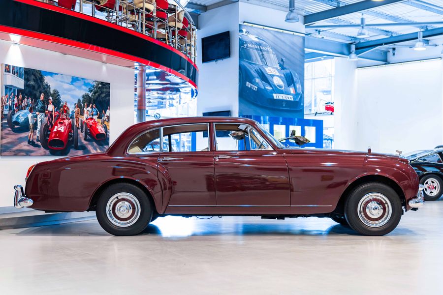 Bentley S2 Continental Flying Spur Saloon