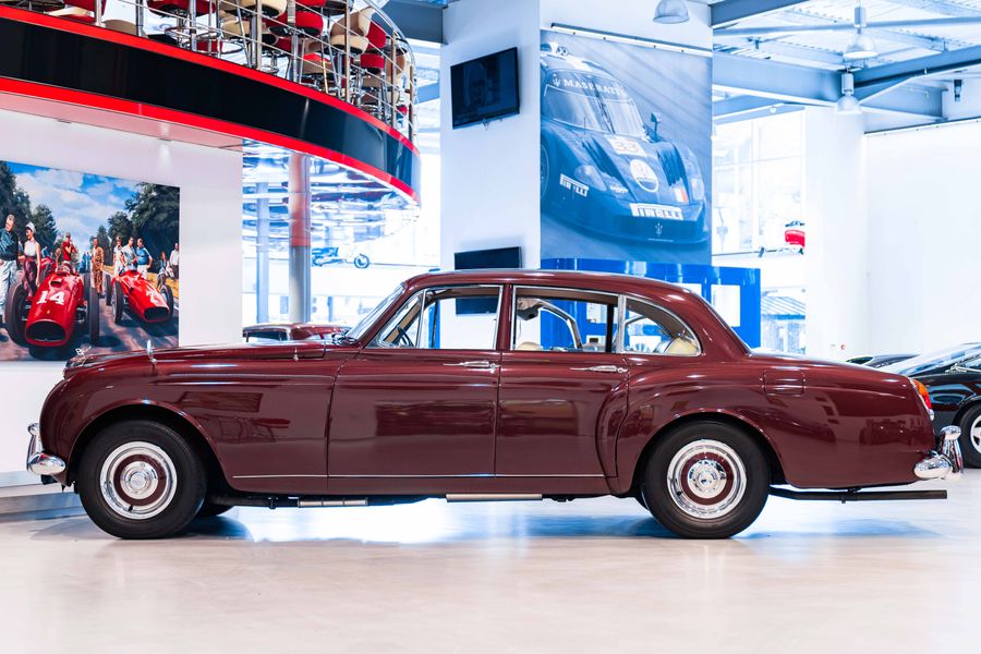 Bentley S2 Continental Flying Spur Saloon