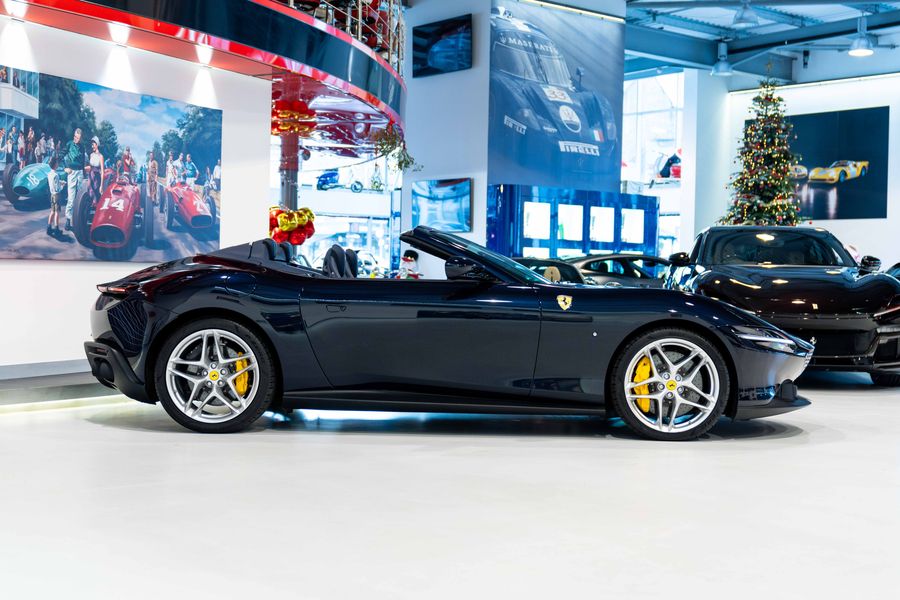 Ferrari Roma Spider